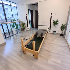 Meilleures ventes : Reformer Pilates en érable <span class=keywords><strong>blanc</strong></span> commercial, de luxe, en bois, télescopique, pour entraînement de base, couleur personnalisable - Product Image 1