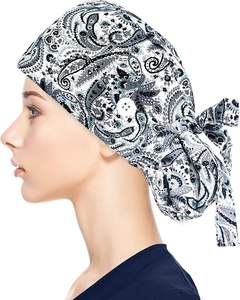 قبعة ممرضة تعمل بغطاء فرك للظهر من مزيج القطن بلون سادة بشعار مخصص - Product Image 5