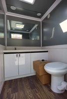 2024 Personnalisé Public VIP Toilette Remorque Portable Événement De Luxe Toilettes Extérieure Caravane Douche En Acier Toilette Mobile Salle De Bains