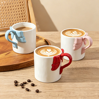 Tasse en céramique avec anse en forme de nœud, blanche brillante, avec ruban rose, rouge, bleu, pour café ou thé, cadeau, logo personnalisé, vente en gros d'usine