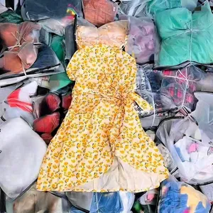 ملابس نسائية مزينة بالتغليف العشوائي شحن الفلبين مخزون الملابس