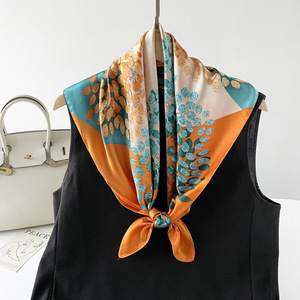 Écharpe en soie 100% OEM/ODM, écharpe carrée en twill de soie imprimée pour femme, écharpes en soie imprimées sur mesure - Product Image 3