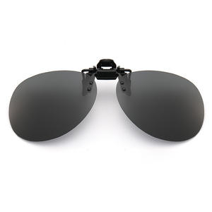 แว่นกันแดดแบบคลิปออนสำหรับมองกลางคืน สไตล์นักบิน เลนส์สีเหลือง สำหรับขับรถ ตกปลา ใช้ได้ทั้งชายและหญิง กรอบพลาสติก เลนส์ PC รุ่น 102 - Product Image 2