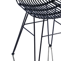 Chaise de salle à manger en acier de haute qualité originale Mulya Rattan, design contemporain, pieds en acier noir thermolaqué pour hôtels