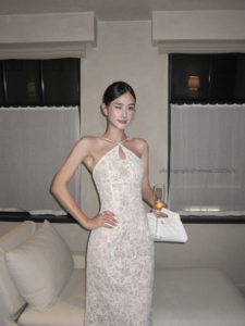 Robe en queue de poisson d'anniversaire à dos nu en dentelle pailletée de luxe légère jupe longue formelle légère conception de fronde française - Product Image 3