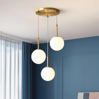 Lustre suspendu moderne en verre LED, finition laiton noir, avec boules de verre laiteuses, pour chambre, salle à manger, escalier, plafond