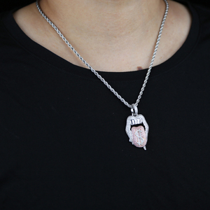 Nuevo diseño de dos tonos blanco rosa CZ Pave labio calavera dólar signo goteo dinero budismo aniversario colgante collar - Product Image 3