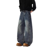 Jean bleu délavé pour homme, coupe ample et large, style ballon, avec coutures apparentes, effet usé, passe-ceintures, streetwear, délavage intense