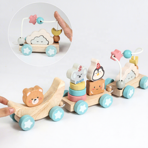 Tren de juguete de <span class=keywords><strong>madera</strong></span> para niños pequeños, juego de tren de arrastre apilable de 3 vagones con anillos de apilamiento, bloques de formas y laberinto de cuentas - Product Image 3