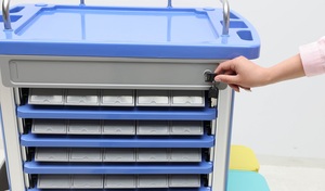 HOCHEY MEDICAL Véhicule de livraison de médicaments double face ABS populaire multifonction <span class=keywords><strong>Chariot</strong></span> à médicaments mobile pour soins infirmiers pour hôpital - Product Image 6