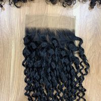 Lot de 3 Trame et Fermeture 6x6 Pixie Noir Naturel Bouclés Texture Brillante et Lisse Cheveux Humains Vietnamiens Bruts Cheveux Alignés sur les Cuticules