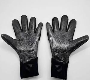 Vente en gros <span class=keywords><strong>de</strong></span> <span class=keywords><strong>gants</strong></span> <span class=keywords><strong>de</strong></span> <span class=keywords><strong>gardien</strong></span> <span class=keywords><strong>de</strong></span> but professionnels personnalisés <span class=keywords><strong>de</strong></span> 4mm pour enfants en latex <span class=keywords><strong>Mode</strong></span> <span class=keywords><strong>de</strong></span> protection des doigts pour l'extérieur - Product Image 6