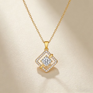 Collier Pendentif Minimaliste Carré Double Cadre en Laiton Plaqué Or 18K avec Zirconiums AAA, Chaîne à Maillons, Vente en Gros de Bijoux Tendance - Product Image 1