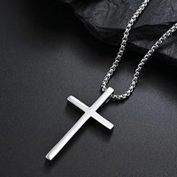 2024 le nouveau collier de croix en acier au titane hommes marée avec pendentif croix en acier inoxydable accessoires de chaîne de chandail