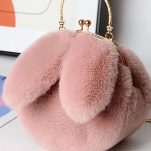 Bolso Bandolera de Peluche con Diseño de Conejo, con Cadena, Cierre de Orejas de Conejo, Correa Individual, Poliéster, para Todas las Temporadas - Product Image 3