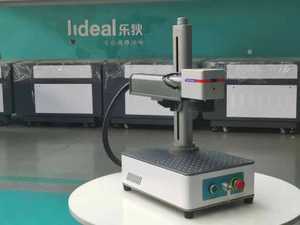 เครื่องแกะสลักภาพสีด้วยไฟเบอร์เลเซอร์ เครื่องพิมพ์ป้ายชื่อแบบกำหนดเอง เครื่องเลเซอร์ไฟเบอร์แบบปิดสำหรับศูนย์การค้า - Product Image 3