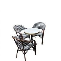 Chaises de salle à manger multifonctionnelles en rotin de style français pour l'extérieur, idéales pour les balcons, cours, cafés, salons de thé et gîtes.