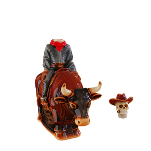 Botella de Licor de Cerámica con Diseño Occidental Pintado <span class=keywords><strong>a</strong></span> Mano, Altamente Detallado, Esqueleto de Vaquero Montando un Toro de Cuernos Anchos y Fuertes - Product Image 3