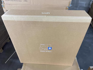 Commutateur PoE UBNT <span class=keywords><strong>USW</strong></span> -Pro -<span class=keywords><strong>48</strong></span> -PoE <span class=keywords><strong>48</strong></span> ports couche 3 600W 4x10G SFP+ avec écran tactile LCM 1,3 pouces UniFi géré - Product Image 4