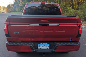 <span class=keywords><strong>Ford</strong></span> F-150 <span class=keywords><strong>Lightning</strong></span> Lariat 2024 Usado, Batería de Rango Extendido, Tracción en las Cuatro Ruedas, Rojo Metálico, Asientos de Cuero Izquierdos, Pantalla Táctil, Faros de Xenón - Product Image 5