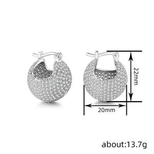 Boucles d'oreilles Huggie en or blanc E4228, forme de boule, cristaux de strass micro-incrustés, bijoux de luxe pour femmes, à porter au quotidien - Product Image 6