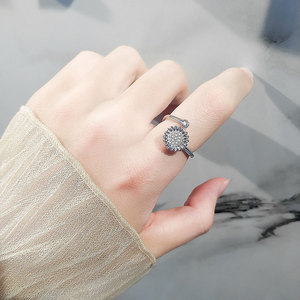 Anillos abiertos giratorios de girasol de moda, con microincrustaciones de circonita, chapados en oro blanco sobre cobre, joyería sencilla para niñas. - Product Image 2