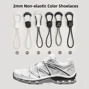 ชุดเชือกรองเท้าแบบไม่ต้องผูก Fashion No Tie Quicklace สำหรับรองเท้าวิ่งเทรล 3D XT6 - เชือกผูกรองเท้าโพลีเอสเตอร์แบบแบนพิมพ์ลายสีดำและสีขาว - Product Image 2