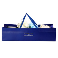 Sac cadeau rectangulaire déjoué par argent avec logo estampillé Emballage en papier couché blanc pour cadeaux floraux