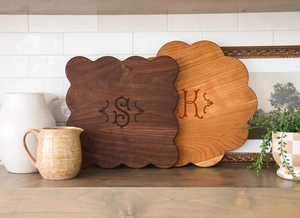 가리비 모노그램 커팅 보드 커플을위한 맞춤 선물 - Product Image 4
