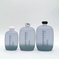 Nouvelle conception Bouteille en verre transparente givrée plate écologique recyclable avec bouchon à vis vide de 100 ml 250 ml 12 oz 16 oz pour la bière et l'eau