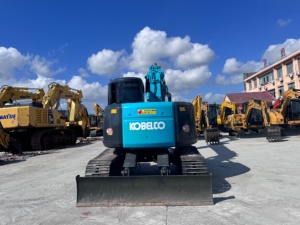 VENTE FLASH Excavatrice Kobelco SK135 d'occasion, pompes de bonne qualité, force de creusement élevée 105kN, prête à être expédiée aujourd'hui - Product Image 5