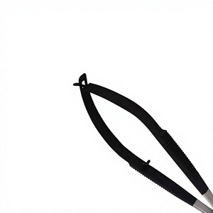 Tijeras Profesionales de Acero Inoxidable con Punta Plateada y Recubrimiento Negro para Recortar Cejas y Manualidades - Product Image 3