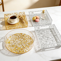Plateau de service rectangulaire en résine acrylique transparente avec poignées, motif flocons d'or, pour rangement décoratif dans la salle de bain ou sur la table basse