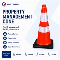 Cône de signalisation Aiko en PVC pour la guidage des voitures dans les allées et le contrôle d'accès commercial, avec colliers réfléchissants et base noire