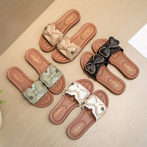 Zapatos de playa de suela blanda, versátiles y a la moda, para usar con pantuflas planas informales para mujer. - Product Image 4