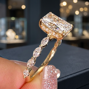 แหวนหมั้นทรงเรเดียนท์คัทสุดหรู ประดับเพชรทรงมาร์คีส์ด้านข้าง ทอง 14K เครื่องประดับชั้นดี เพชรเลี้ยงในห้องปฏิบัติการจากผู้ผลิต - Product Image 5