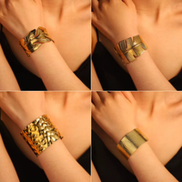 Bracelet Ouvert et Ajustable Style Européen et Américain en Gros : Acier Inoxydable Plaqué Or 18K, Motif Feuille Large