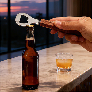 Abridor de botellas de cerveza de acero inoxidable con mango de madera, diseño plano para una fácil apertura - Product Image 4