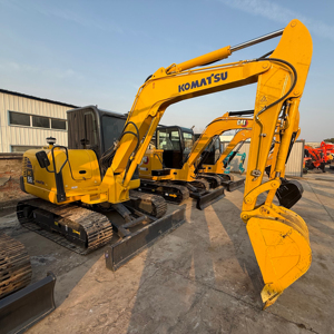 Excavadora pequeña usada original japonesa Komatsu PC56, alta calidad, pocas horas de trabajo, en perfecto estado de funcionamiento. - Product Image 1
