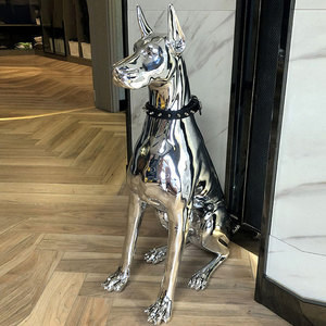 Decoración Moderna para el Hogar, Artesanía de Resina, Estatua de Perro de Tamaño Real, Linda Estatua de <span class=keywords><strong>Dobermann</strong></span> de Resina con Color Plateado Cromado - Product Image 1