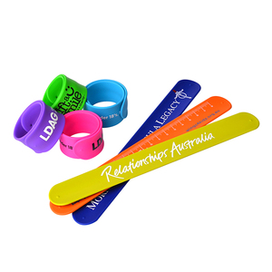 Produttore personalizzato braccialetto di gomma a scatto con logo di stampa eco-friendly in silicone schiaffo braccialetto per la promozione - Product Image 3