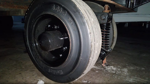 Xe Nâng Điện Màu Đen Hoặc Trắng Chất Lượng Cao Báo Chí Trên Bánh Xe 16 1/4X7X11 1/4 413X178X285 Lốp Rắn - Product Image 5