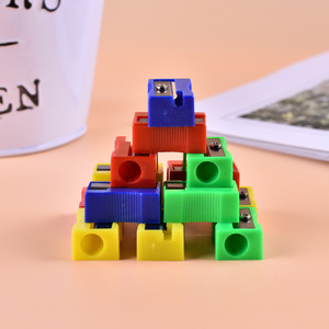 Vente en gros <span class=keywords><strong>Taille</strong></span>-crayons des fabricants <span class=keywords><strong>Taille</strong></span>-crayons rectangulaires en plastique Fournitures pour étudiants Petit carré Mini <span class=keywords><strong>Crayon</strong></span> s - Product Image 2