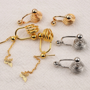 Pendientes de clip en forma de U con resorte y dije de mariposa, oro, plata, unisex, para uso diario - Product Image 1