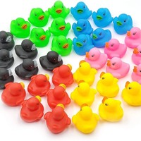 Venta al por mayor de fábrica: Patitos de goma multicolor, juguetes de pato de goma amarillo, juguetes de goma para bañera, patitos que chirrían y flotan, juguetes de baño para bebés.