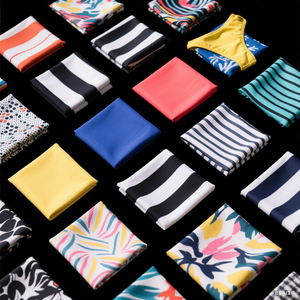 Maillot Personalizado con Escote en U Localizado, ¿Busca un Maillot que Combina Comodidad y Sofisticación? Ecológico y Extraíble - Product Image 2