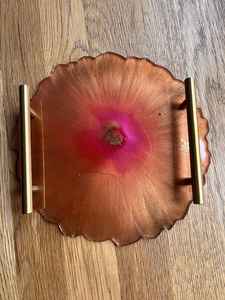 Plateau en résine minimaliste avec surface lisse et matériau durable, conçu pour les intérieurs modernes et l'organisation des tables - Product Image 3