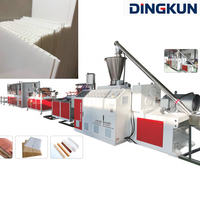 Machine de fabrication de panneaux de revêtement de plafond en PVC/WPC à double vis, ligne d'extrusion de panneaux de plafond et de mur à languettes avec bande argentée brillante