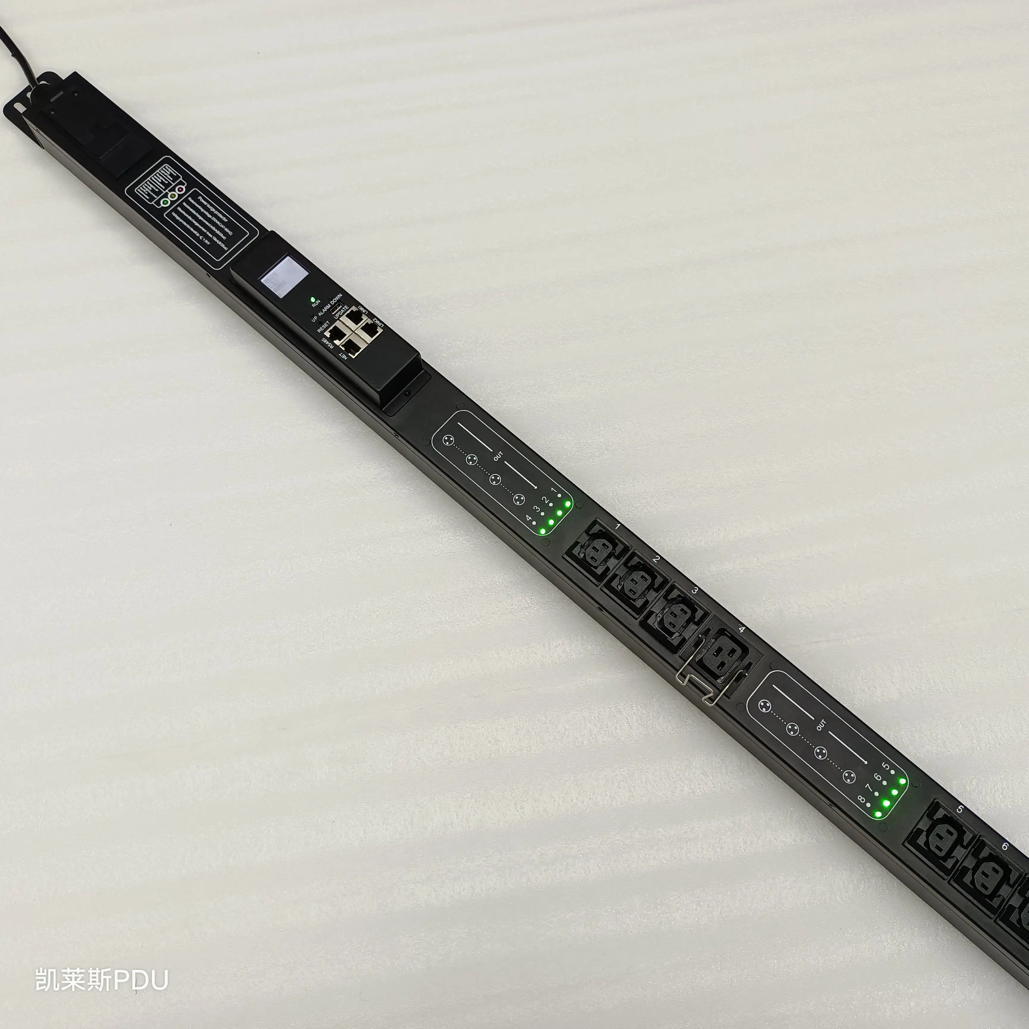 データセンターキャビネット用の三相32A36ウェイアウトレット管理システムIPスマートPDU