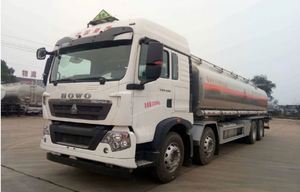 Vente directe usine Nouveau camion-citerne diesel Sinotruck HOWO 8X4 30000 litres 40m³ 400 CV 15T MGV en acier - Product Image 4